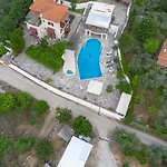 Seralis Pelion Pensión 4*